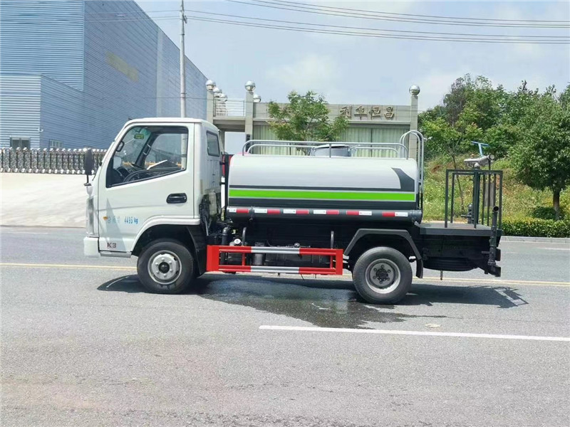 今日特價(jià)：藍(lán)牌凱馬柴油版3方灑水車6.68萬(wàn)起