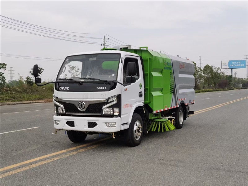 東風福瑞卡國六洗掃車有現車，駕駛室內一鍵控制，倒車及洗掃狀態室內監視器