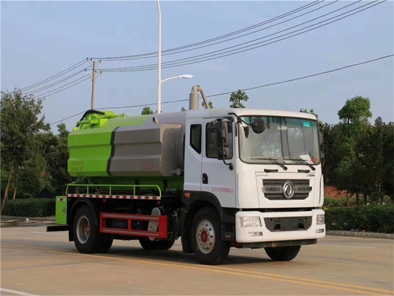 東風(fēng)多利卡吸污車采用真空吸污系統(tǒng)進(jìn)行機械化自吸自排操作
