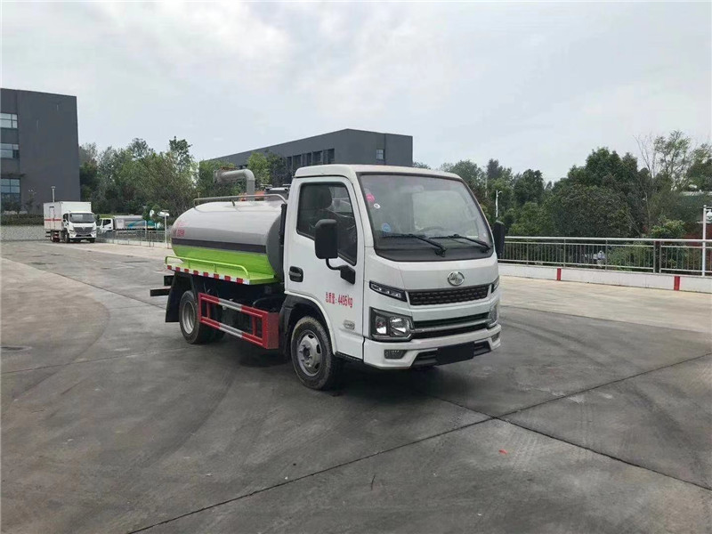 東風(fēng)途逸吸糞車設(shè)計合理，底盤配置齊全，車身小巧可靈活