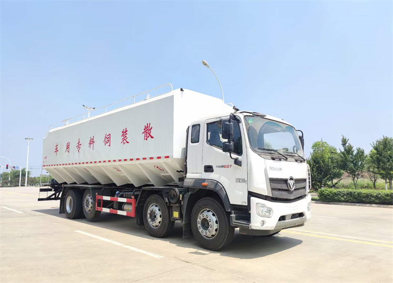 福田瑞沃短軸40方散裝飼料運(yùn)輸車(chē)