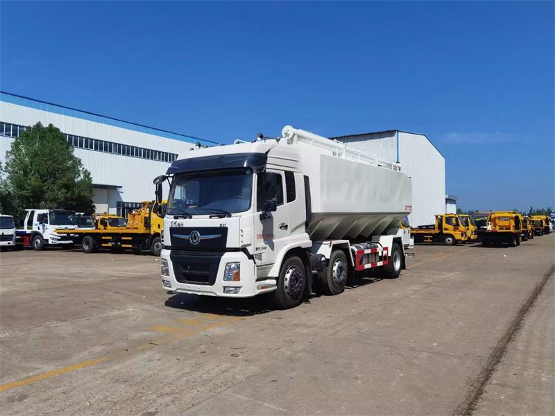 東風(fēng)暢行32方短三軸飼料車(chē)