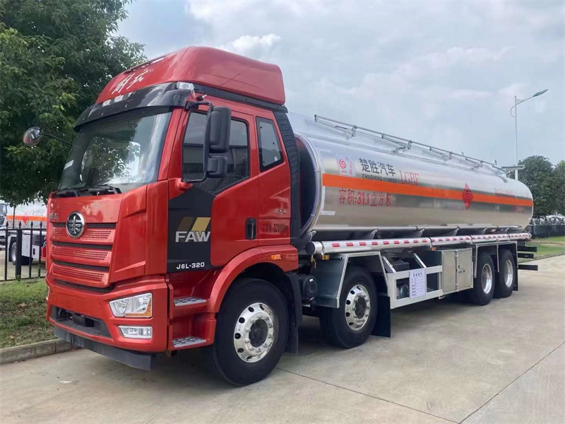解放系列鋁合金油罐車(chē)展示