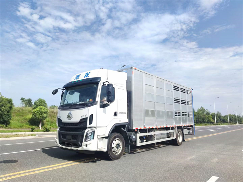 廣東茂名東風柳汽畜禽運輸車全系現(xiàn)車特價