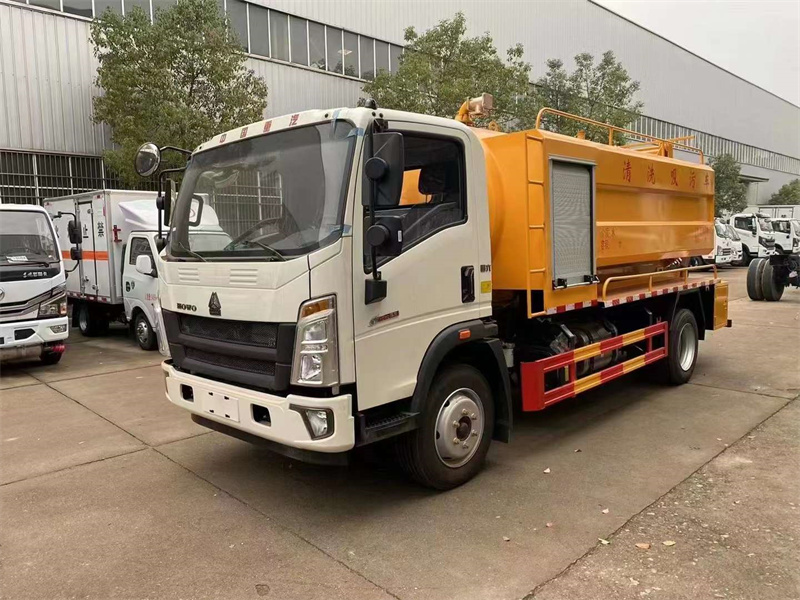 豪沃輕卡、藍(lán)牌清洗吸污車(chē)