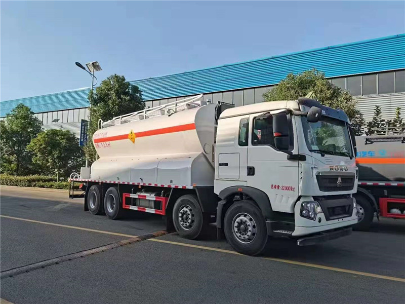 出口現(xiàn)場(chǎng)混裝乳化炸藥車