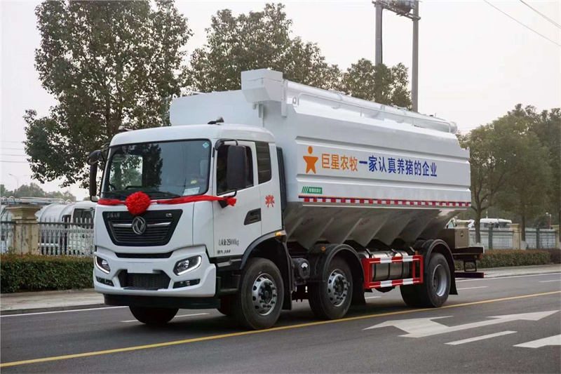 新款東風(fēng)天錦32方散裝飼料車(chē)