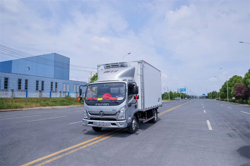國(guó)六奧鈴速運(yùn)肉鉤冷藏車(chē)