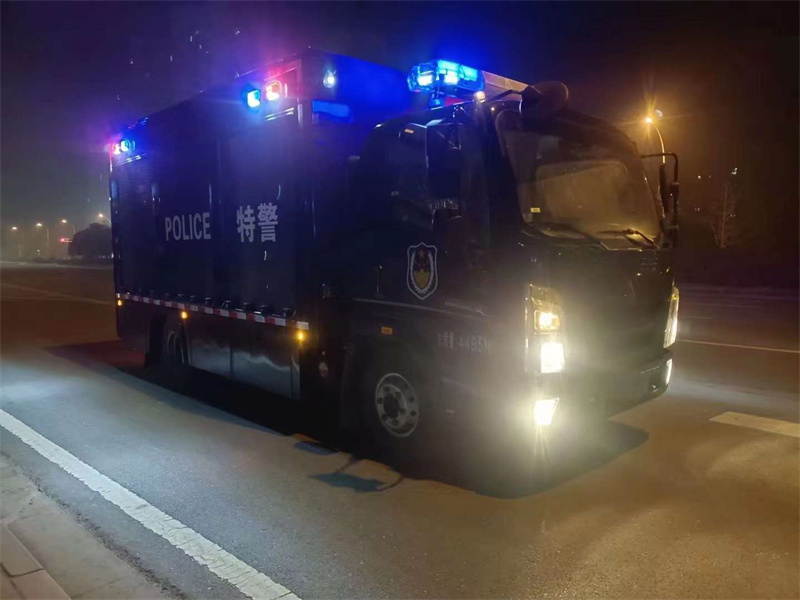 重汽豪沃特警裝備車(chē)