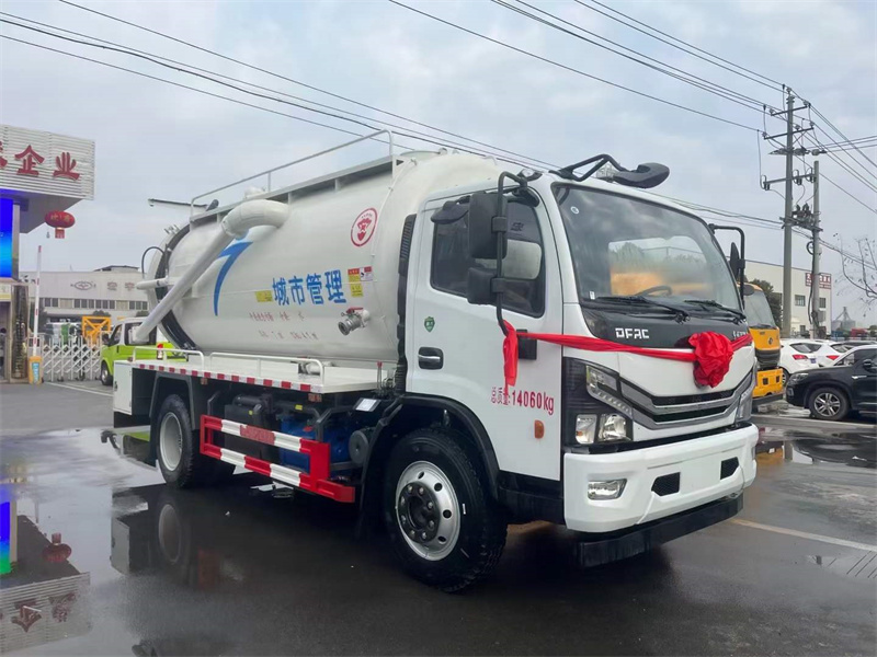 東風(fēng)多利卡12方清洗吸污車(chē)