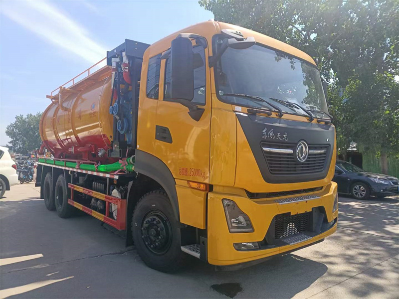 東風(fēng)天龍后八輪22方清洗吸污車(chē)
